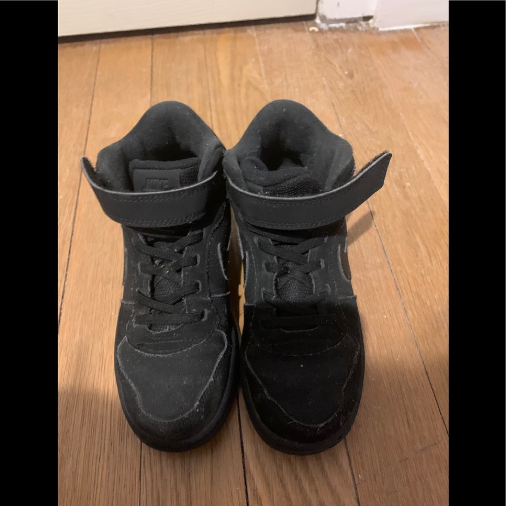 Nike black sneakers Used size 1 boys